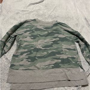 Time and tru camo sweatshirt, size Medium